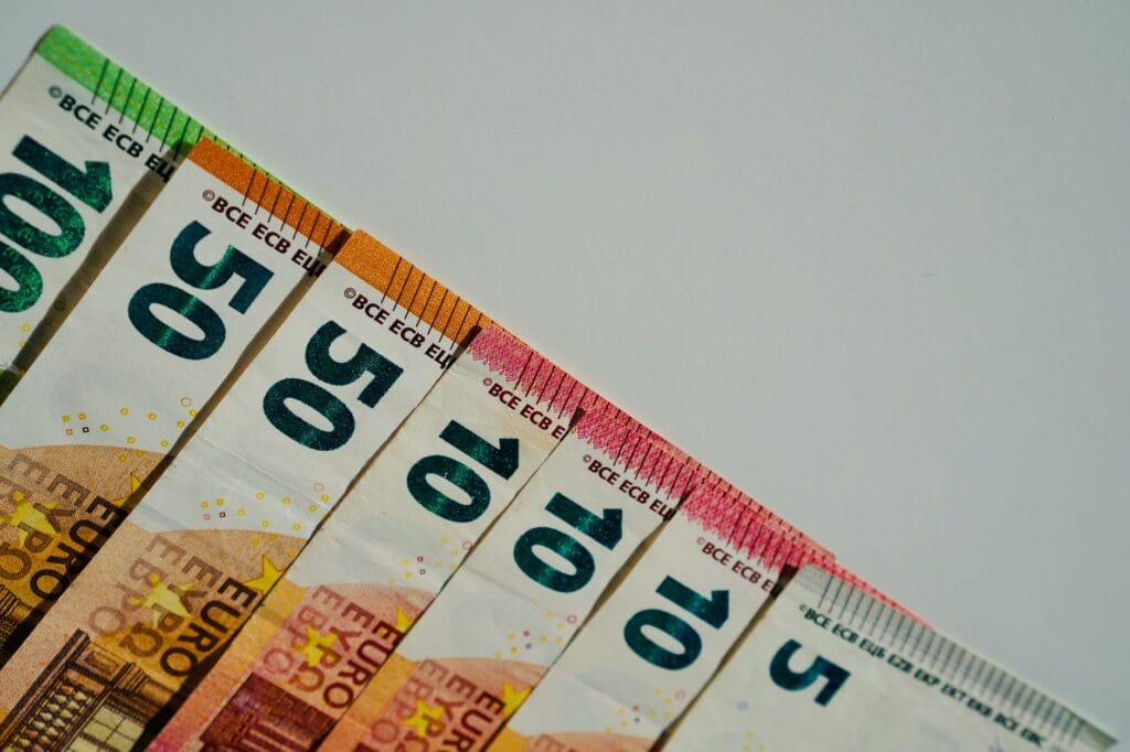 Jak zmieniał się rekord transferowy w piłce nożnej? Od 100 funtów do 222 mln euro