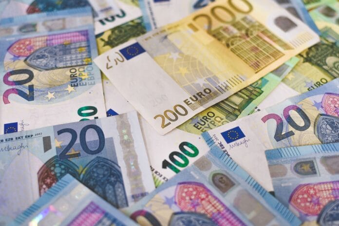 Jak zmieniał się rekord transferowy w piłce nożnej? Od 100 funtów do 222 mln euro Jak zmieniał się rekord transferowy w piłce nożnej? Od 100 funtów do 222 mln euro
